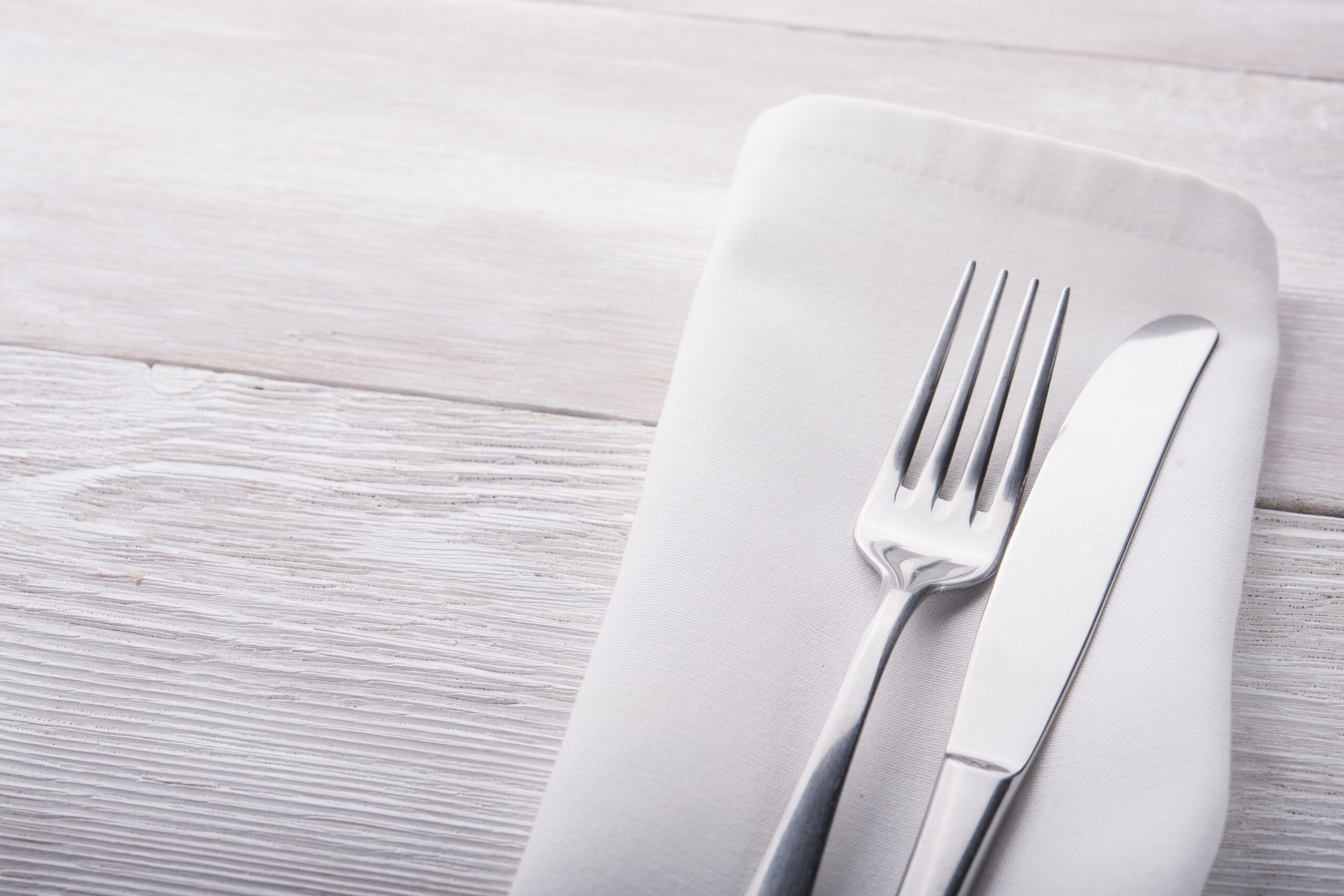 Metal,fork,and,knife,on,wooden,table