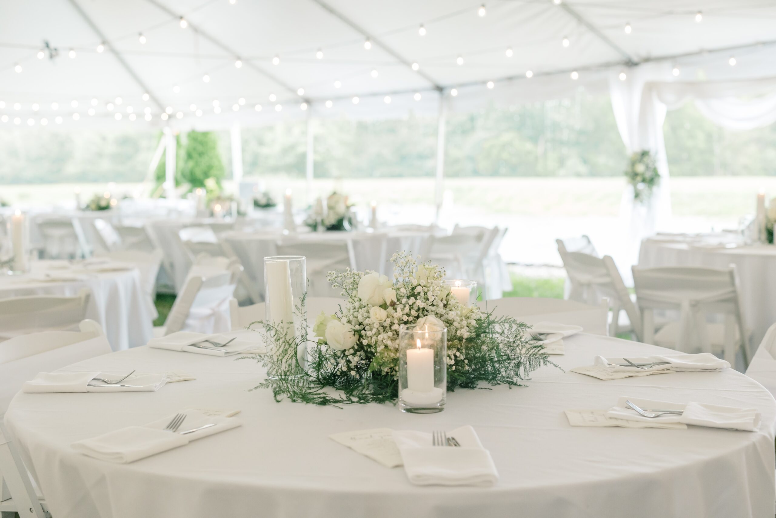 Elegant,wedding,reception,setup,with,floral,centerpiece,and,candles.